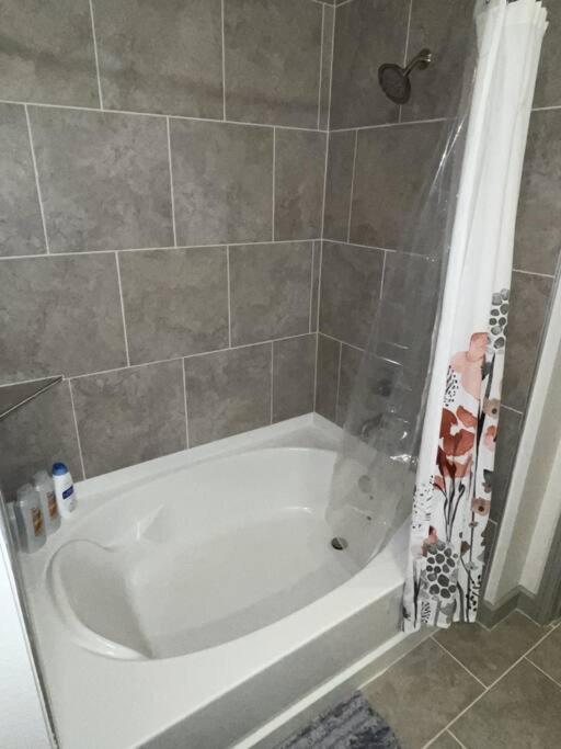 Downtown Living 1Br W/ Free Parking Garage Apartment Houston Exterior photo