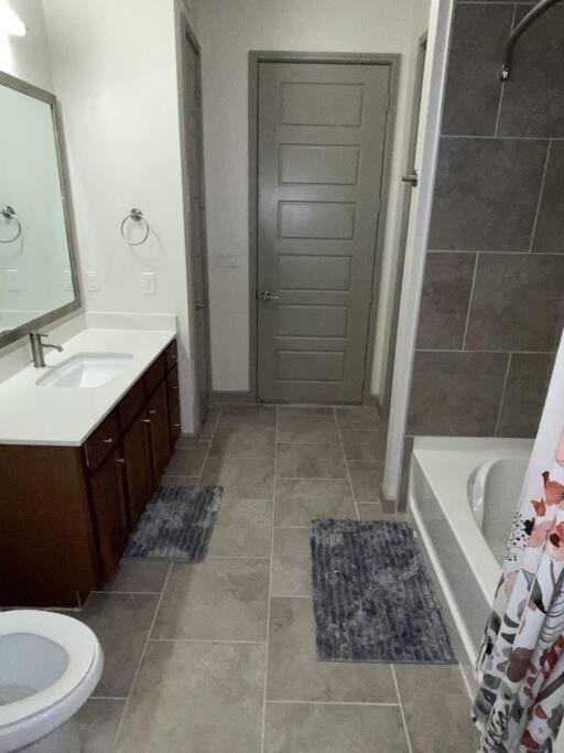 Downtown Living 1Br W/ Free Parking Garage Apartment Houston Exterior photo