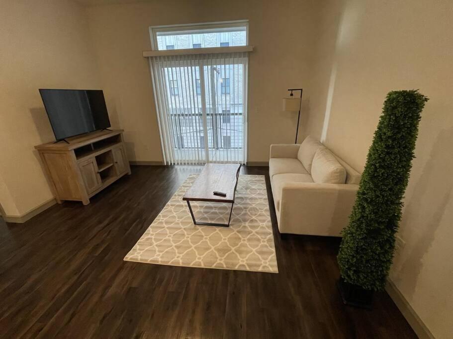 Downtown Living 1Br W/ Free Parking Garage Apartment Houston Exterior photo